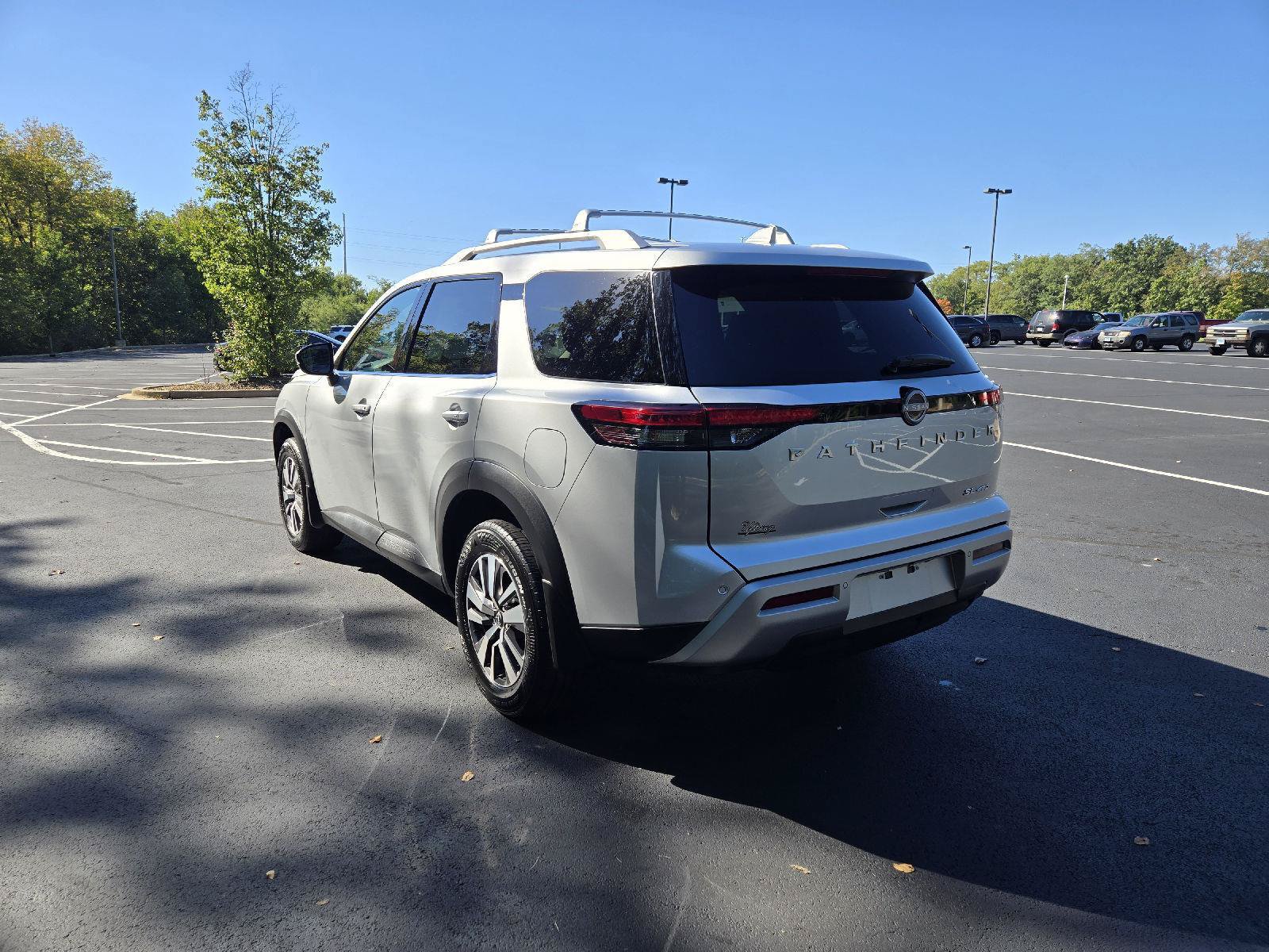 Used 2025 Nissan Pathfinder SL AWD/4WD image 6