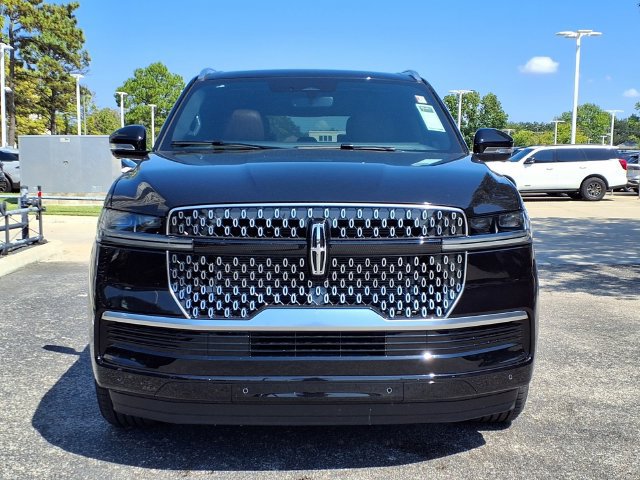 New 2027 Lincoln Navigator Reserve AWD/4WD image 3