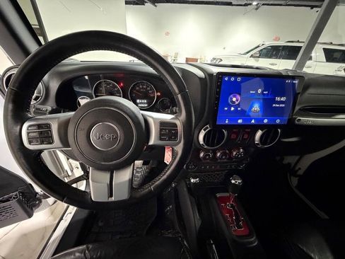 Used 2017 Jeep Wrangler Unlimited Rubicon image 15