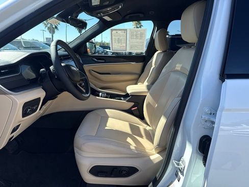 Certified 2025 Jeep Grand Cherokee Limited RWD image 13