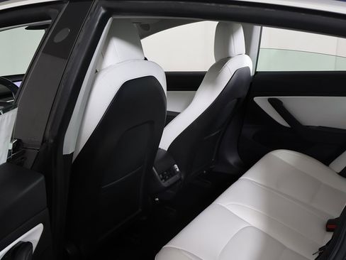 Used 2019 Tesla Model 3 Standard Range Plus image 31