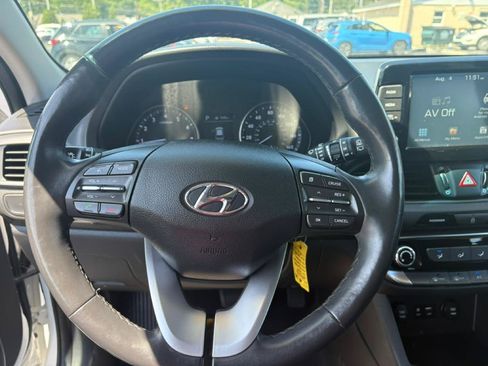 Used 2019 Hyundai Elantra GT FWD image 7