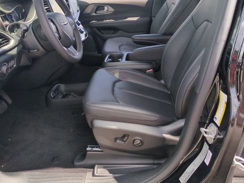 New 2026 Chrysler Voyager LX image 17