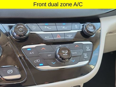 Certified 2024 Chrysler Pacifica Touring-L FWD image 16