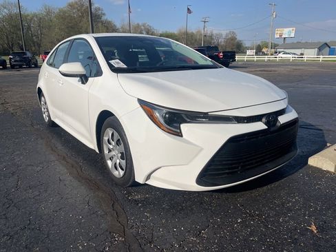 Used 2025 Toyota Corolla LE w/ Convenience Package image 8