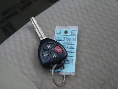 Used 2010 Toyota Camry LE FWD image 39