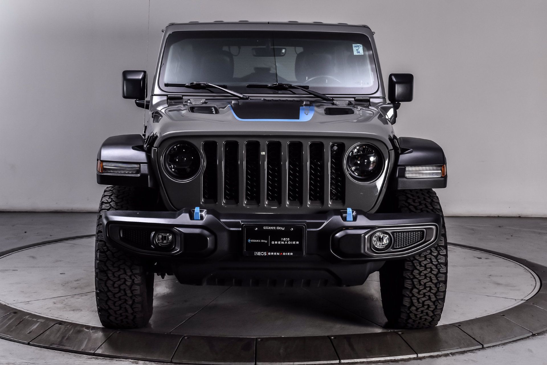 Used 2023 Jeep Wrangler Unlimited Rubicon 4xe w/ Cold Weather Group AWD/4WD image 2
