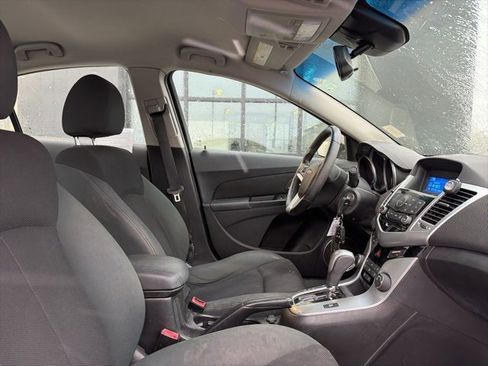 Used 2011 Chevrolet Cruze LT image 8