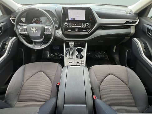 Used 2023 Toyota Highlander LE FWD image 11