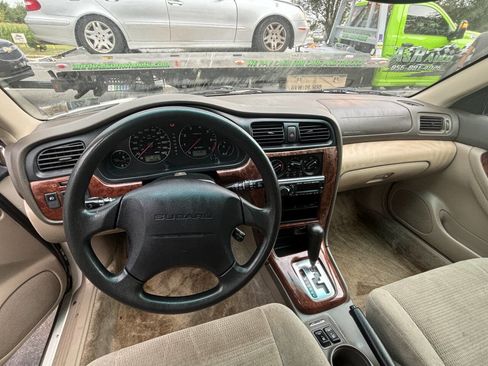 Used 2004 Subaru Outback Wagon image 10