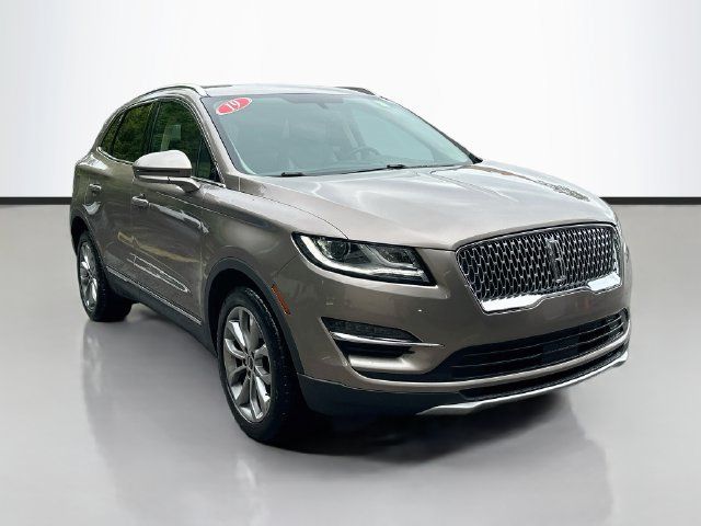 Used 2019 Lincoln MKC Select w/ Select Plus Package FWD image 3