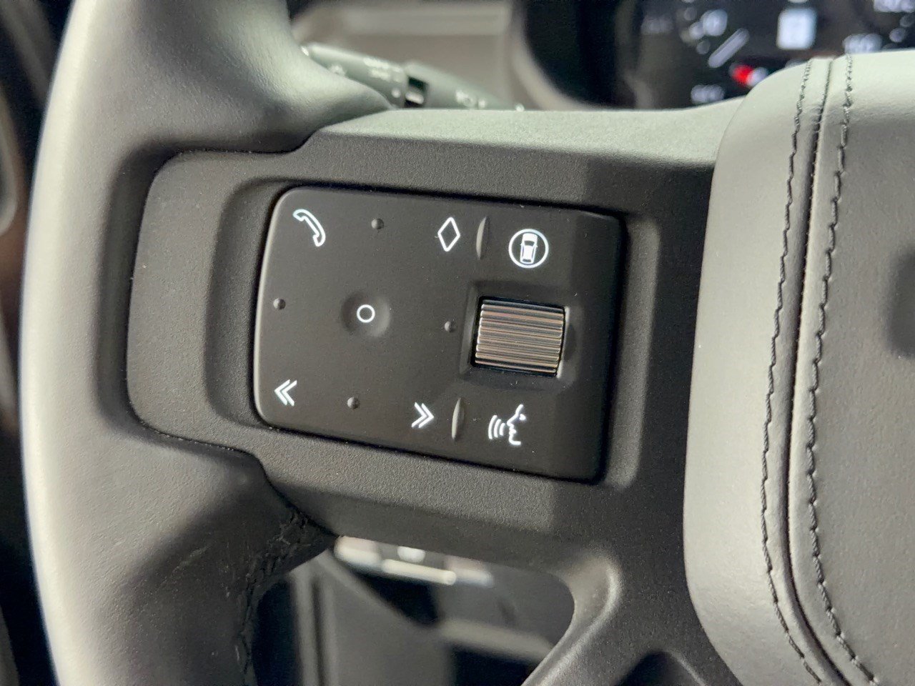 Used 2025 Land Rover Defender 130 X AWD/4WD image 18