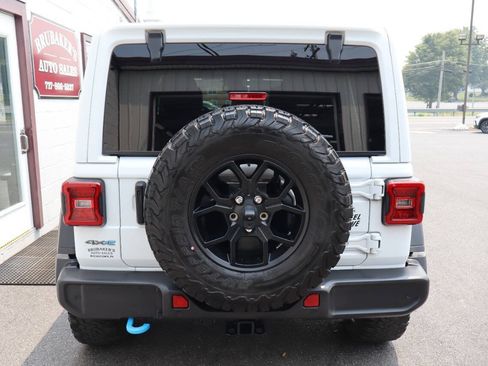 Used 2024 Jeep Wrangler Unlimited AWD/4WD image 3