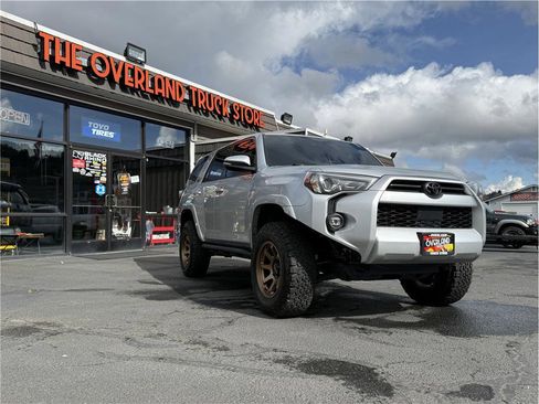Used 2022 Toyota 4Runner SR5 Premium image 2