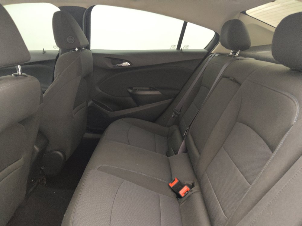 Used 2017 Chevrolet Cruze LT FWD image 18