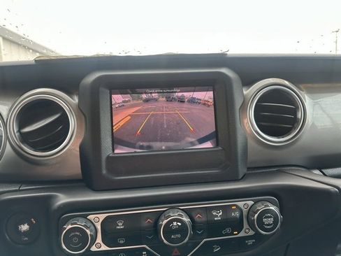 Used 2020 Jeep Wrangler Unlimited Sahara image 26