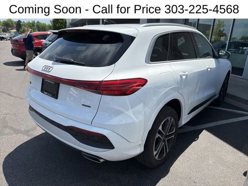 Used 2025 Audi Q5 Premium w/ Convenience Package AWD/4WD image 3