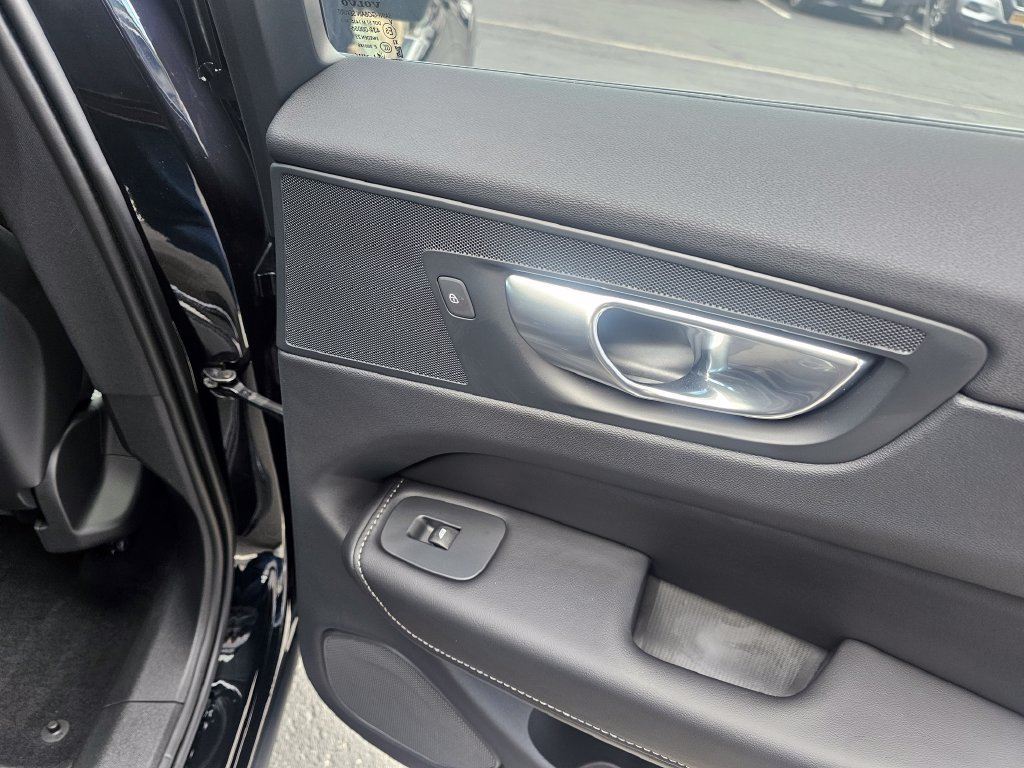 Certified 2024 Volvo XC60 T8 Ultimate AWD/4WD image 11