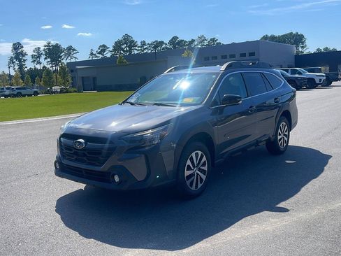 Used 2024 Subaru Outback Premium AWD/4WD image 3