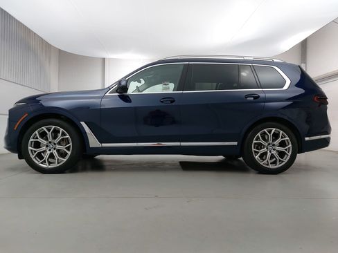 Used 2025 BMW X7 xDrive40i AWD/4WD image 2
