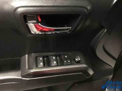 Used 2016 Toyota Tacoma TRD Sport w/ Towing Package AWD/4WD image 23
