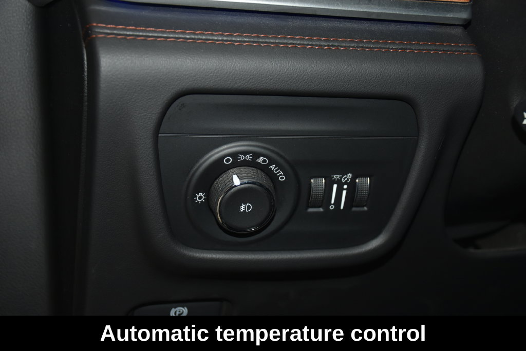 Used 2023 Jeep Grand Cherokee L Summit AWD/4WD image 13