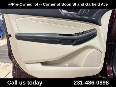 Used 2018 Ford Edge Titanium w/ Equipment Group 302A AWD/4WD image 15
