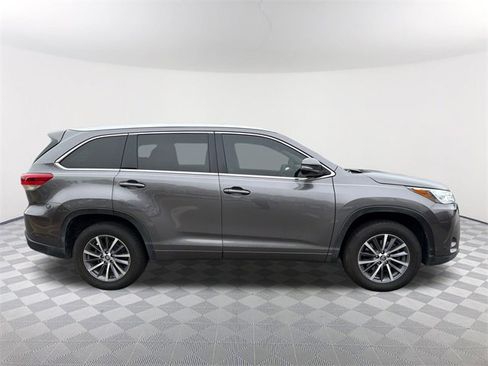 Used 2018 Toyota Highlander XLE image 4