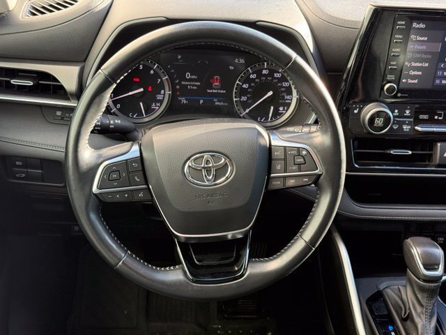 Used 2020 Toyota Highlander XLE AWD/4WD image 23