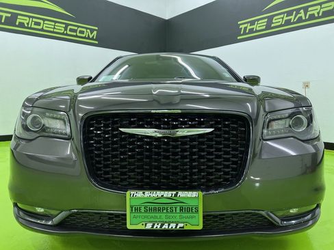 Used 2018 Chrysler 300 S w/ 300S Premium Group RWD image 3