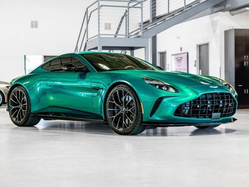 Used 2025 Aston Martin V8 Vantage Coupe RWD image 8