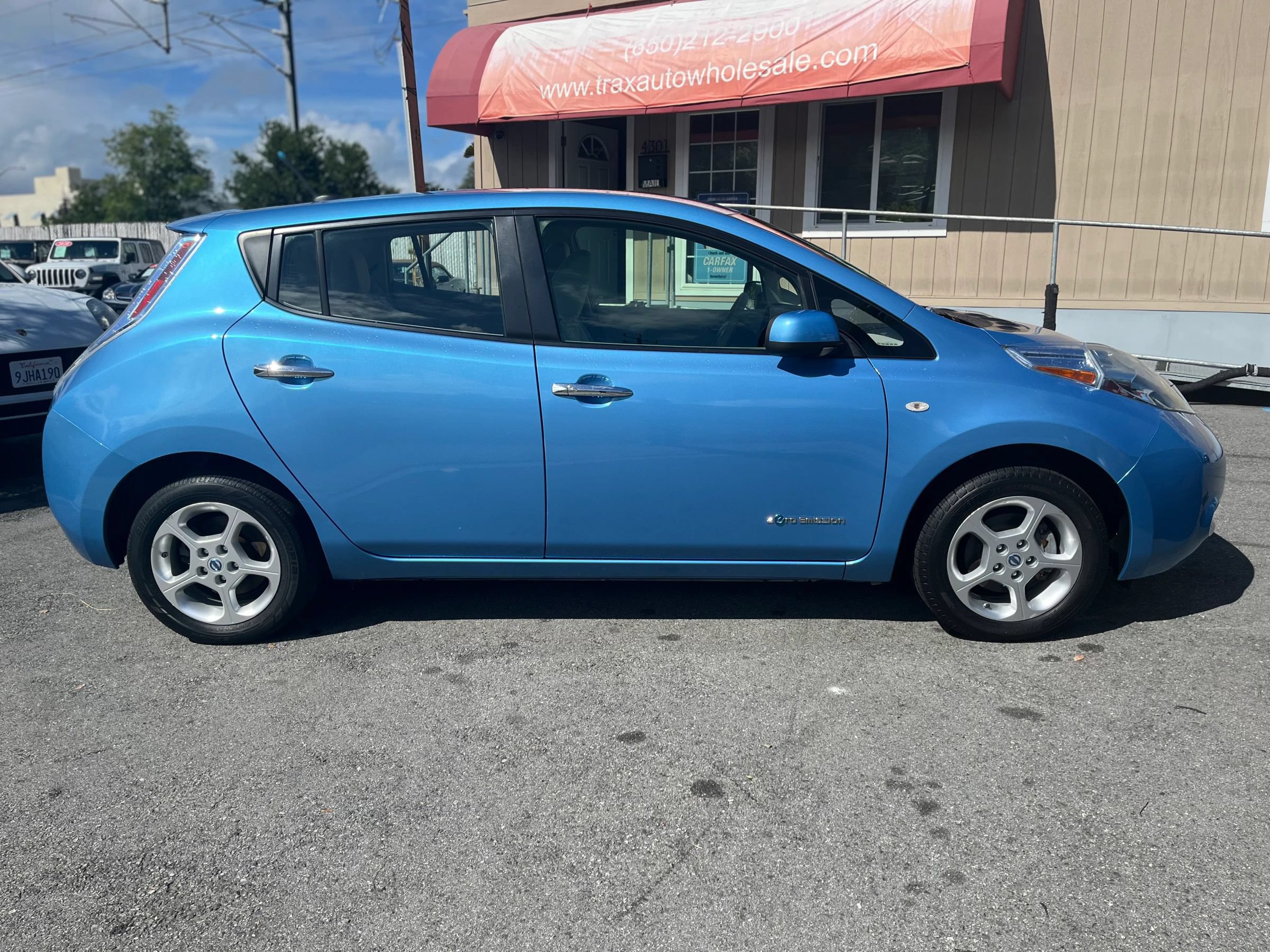 Used 2011 Nissan Leaf SL FWD image 8