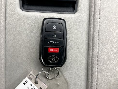 Used 2024 Toyota Grand Highlander AWD image 24