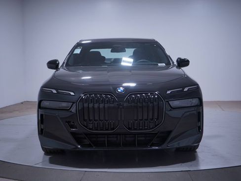Used 2026 BMW 740i w/ Premium Package RWD image 3