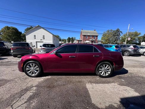 Used 2019 Chrysler 300 Limited image 5