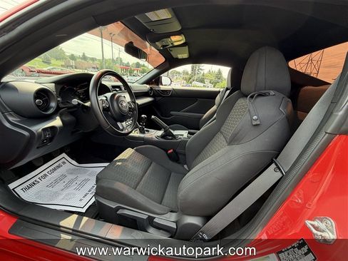 Used 2022 Toyota GR86 w/ ALL Weather Mat Package (TMS) RWD image 5