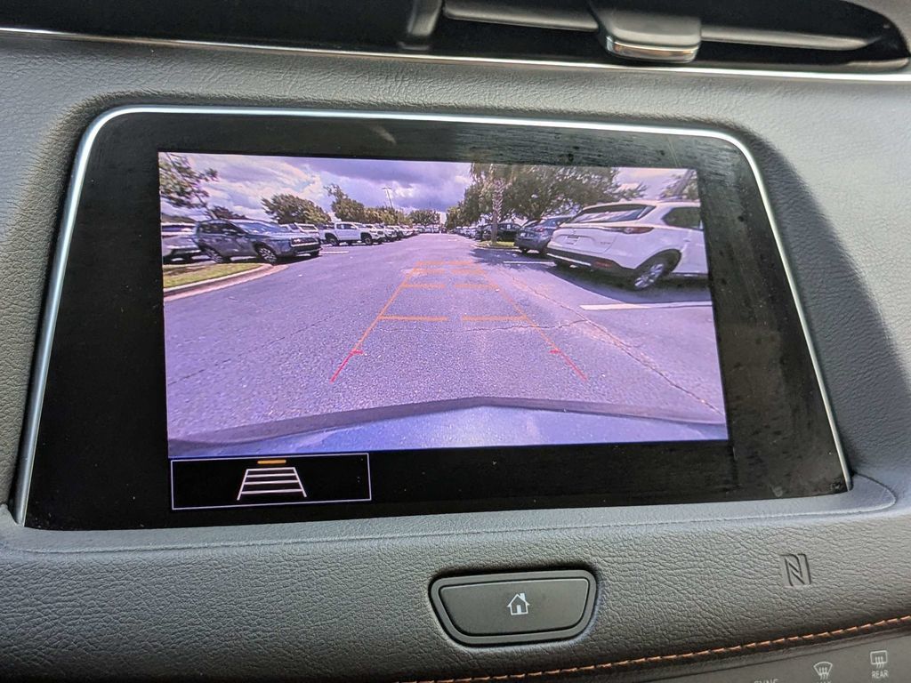 Used 2020 Cadillac XT4 Premium Luxury FWD image 19