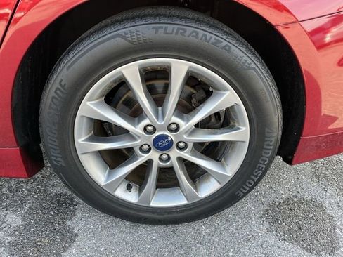 Used 2017 Ford Fusion SE w/ Fusion SE Technology Package FWD image 19