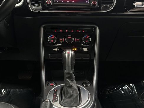 Used 2019 Volkswagen Beetle 2.0T SE image 24