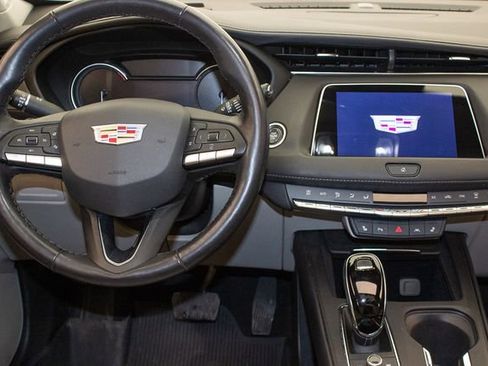 Used 2023 Cadillac XT4 Luxury w/ Cold Weather Package image 16