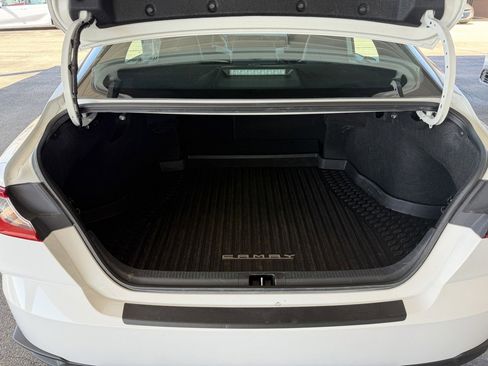 Used 2025 Toyota Camry SE image 9