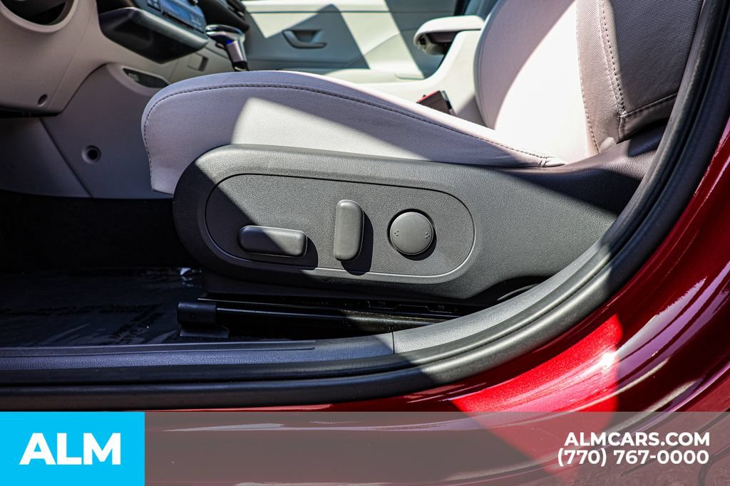 Used 2025 Hyundai Kona SEL FWD image 23