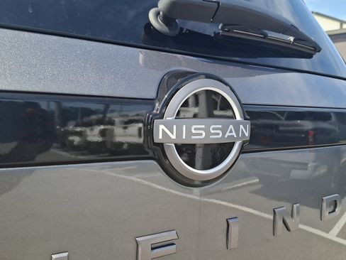 New 2026 Nissan Pathfinder Platinum FWD image 16