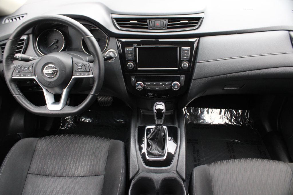 Used 2018 Nissan Rogue SV AWD/4WD image 16