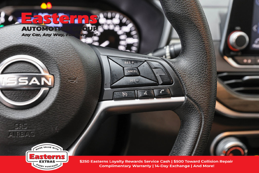 Used 2025 Nissan Altima 2.5 SV FWD image 17