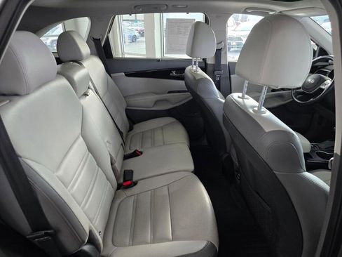 Used 2019 Kia Sorento SX image 43