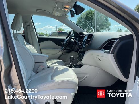 Used 2019 Jeep Cherokee Limited AWD/4WD image 14