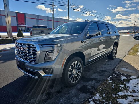 New 2026 GMC Yukon XL Denali w/ Denali Reserve Package image 8