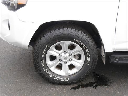 Certified 2024 Toyota 4Runner SR5 Premium image 8