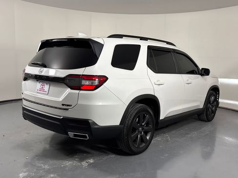 Used 2025 Honda Pilot Sport image 6